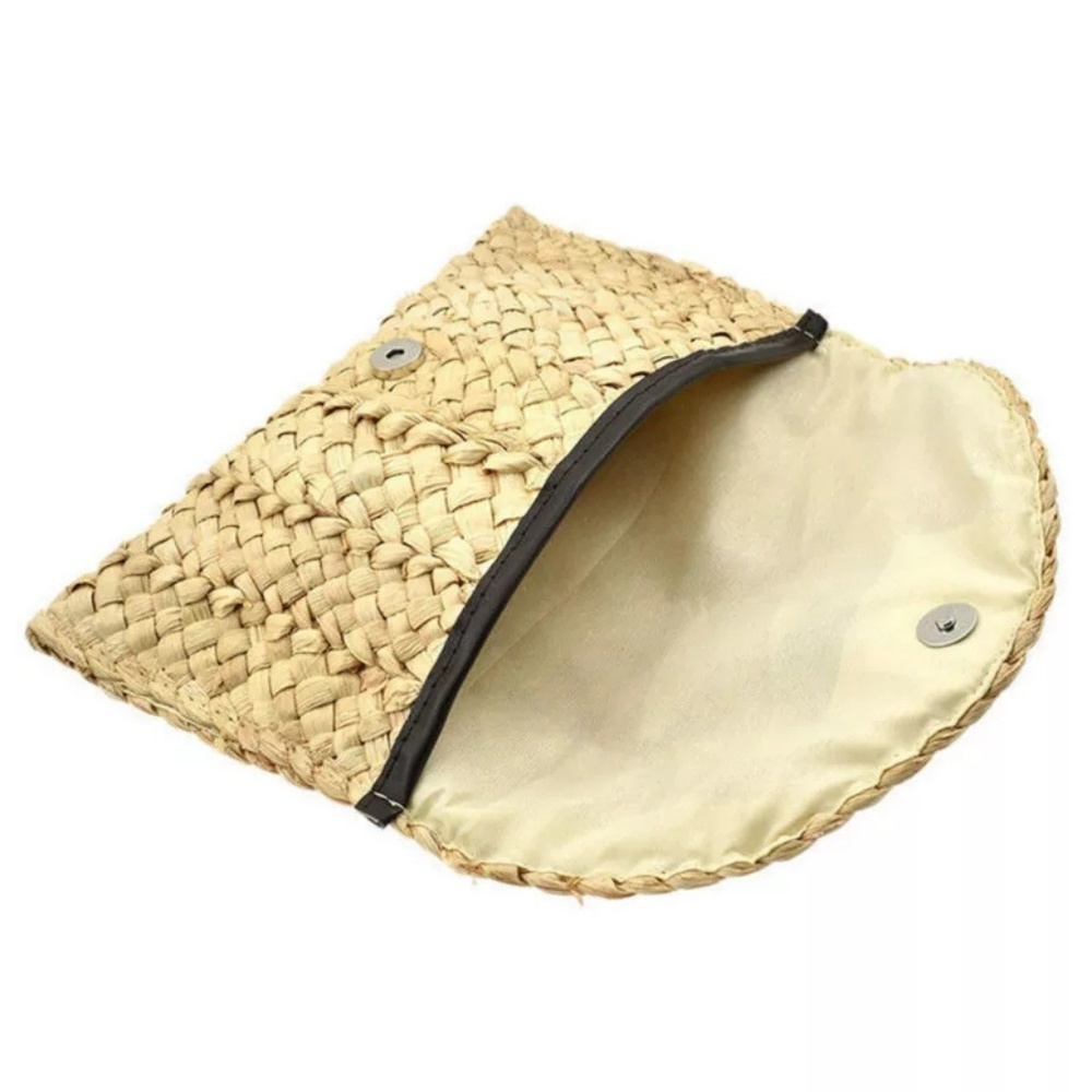 Handwoven Natural Straw Clutch - Picture 3 of 6